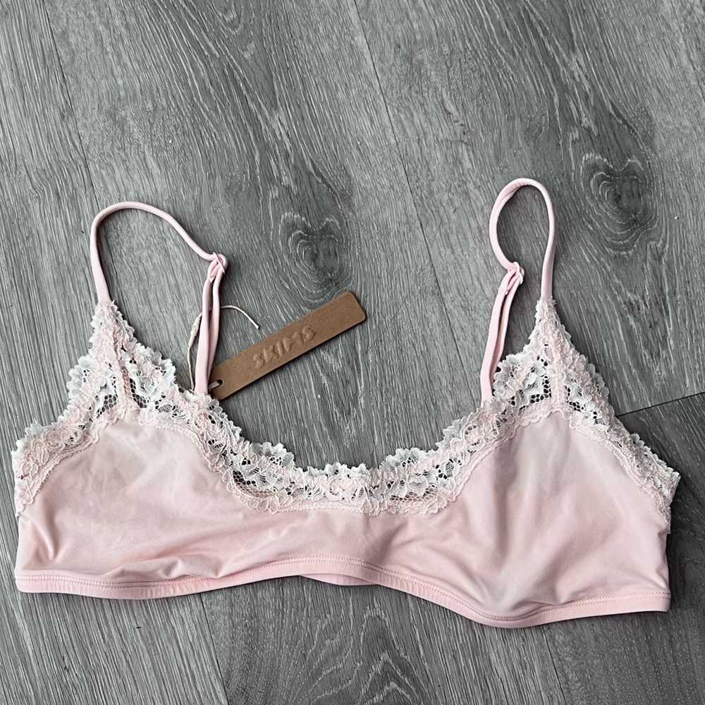 SKIMS Soft Pink Lace Bralette - Picture 2 of 5